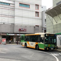 Photo taken at Meguro Sta. (East Exit) Bus Stop by タツナリ 　. on 5/22/2023