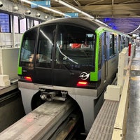 Photo taken at Monorail Hamamatsuchō Station (MO01) by タツナリ 　. on 2/24/2024