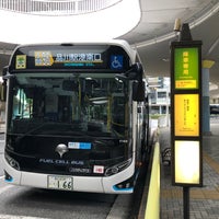 Photo taken at Shinagawa Sta. Konan Exit Bus Stop by タツナリ 　. on 9/7/2023