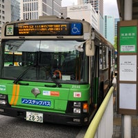 Photo taken at Shinagawa Sta. Konan Exit Bus Stop by タツナリ 　. on 4/18/2023