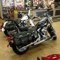 Das Foto wurde bei Harley-Davidson of Eastgate von Thomas B. am 3/20/2013 aufgenommen
