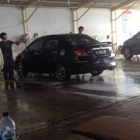 Photo taken at Arema Car Wash 24 Hour Non Stop (Kalimalang) by Astried J. on 3/4/2016