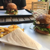 Photo taken at Bobsek Burger by nicolás on 6/21/2018