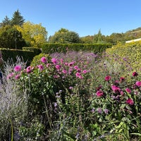 Photo taken at Jardins de Claude Monet by Leslie on 10/7/2023