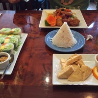 Photo taken at Sweet Mango Thai Cuisine by Stephanie on 4/28/2016