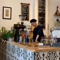 Foto tirada no(a) Ninetails Coffee Bar por Priscilla W. em 6/11/2022