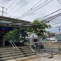 Photo taken at MRT Sutthisan (BL17) by Yuko N. on 7/11/2022