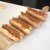 Foto scattata a Cupid&amp;#39;s Hot Dogs da Linder il 9/26/2013