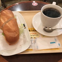 Photo taken at Doutor Coffee Shop by けちゃっぷ on 10/23/2016