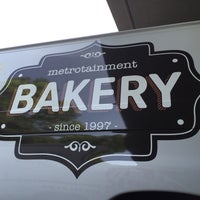 รูปภาพถ่ายที่ Metrotainment Bakery โดย June เมื่อ 5/11/2016