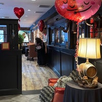 Foto diambil di Yarmouth House Restaurant oleh Miss. R. pada 2/14/2022