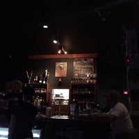 Foto tomada en Logon Cafe &amp; Pub  por Kim H. el 11/30/2014
