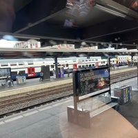 Foto tomada en Bahnhof Oerlikon  por Sue B. el 11/18/2022