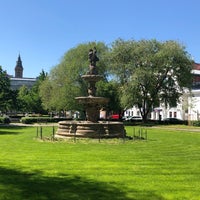 Photo taken at Park na náměstí 14. října (2. část: s Medvědí fontánou) by Lucka H. on 5/6/2018