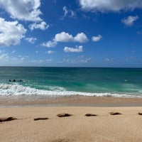 Photo taken at Banzai Pipeline by Everton D. on 8/17/2023
