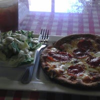 Foto diambil di Mr. Pizza oleh Joe K. pada 10/26/2012