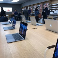 Photo taken at Apple Hannover by Jan P. on 3/24/2017