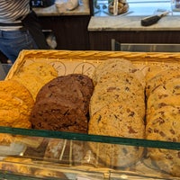 Photo taken at Maison Kayser by Fred W. on 11/12/2019