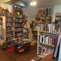 Foto scattata a Word Up: Community Bookshop/Libreria da Mo F. il 7/23/2014