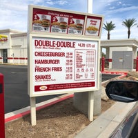Photo taken at In-N-Out Burger by Yoo Sun S. on 8/4/2022