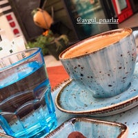 Photo taken at Kaldırım Cafe by Yesar Adıbelli on 9/28/2022