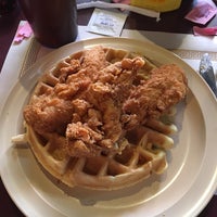 Photo taken at Maxine&amp;#39;s Chicken &amp;amp; Waffles by Ryan M. on 4/3/2017