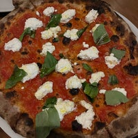 1/19/2024 tarihinde Molly F.ziyaretçi tarafından Razza Pizza Artiginale'de çekilen fotoğraf