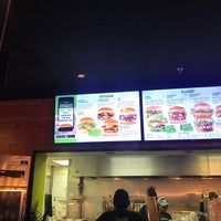 รูปภาพถ่ายที่ BurgerFi โดย Max เมื่อ 3/17/2019