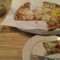 Foto scattata a Sammy&amp;#39;s Pizza da Jesse G. il 5/4/2014