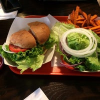 Foto tirada no(a) Kirk&amp;#39;s Steakburgers por Sally H. em 9/22/2017