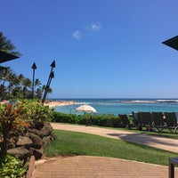 Photo taken at Honu Pool Bar &amp;amp; Grill by Tammy M. on 3/17/2018