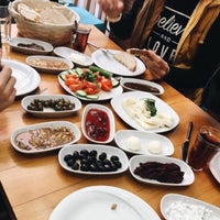 Foto diambil di Nişantaşı kahvaltı oleh E.ACAR pada 4/8/2017