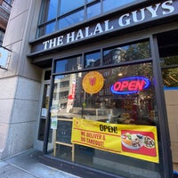 Foto diambil di The Halal Guys oleh Jeff J. P. pada 7/19/2020