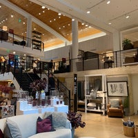 Photo taken at Crate &amp;amp; Barrel by Jeff J. P. on 10/13/2018