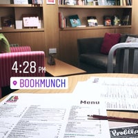 รูปภาพถ่ายที่ BookMunch Cafe โดย Heba . เมื่อ 9/24/2017