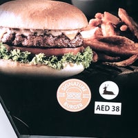 Photo prise au Burger Hood برجر هوود par Heba . le7/16/2018