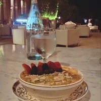 Снимок сделан в Mezlai Emirati Restaurant пользователем Heba . 5/10/2021