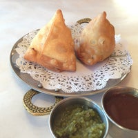 9/23/2013 tarihinde Emily T.ziyaretçi tarafından Aroma Cuisine of India'de çekilen fotoğraf