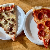 10/24/2020 tarihinde Christopher L.ziyaretçi tarafından Gigio&amp;#39;s Pizzeria of Evanston'de çekilen fotoğraf