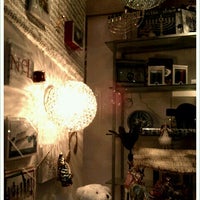 12/16/2012 tarihinde Lilit K.ziyaretçi tarafından Lee&amp;#39;s Art Shop'de çekilen fotoğraf
