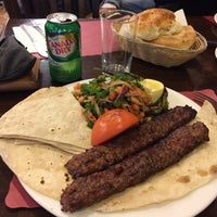 Das Foto wurde bei Beyti Turkish Kebab von Anıl am 4/14/2017 aufgenommen