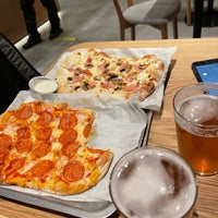 9/14/2021 tarihinde Misha S.ziyaretçi tarafından Zotman Pizza'de çekilen fotoğraf