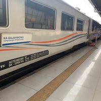 Photo taken at Stasiun Pasar Senen by Raphi on 9/10/2023
