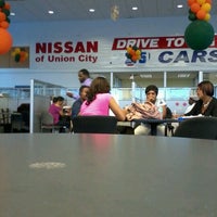 รูปภาพถ่ายที่ Nissan of Union City โดย Donnie D. เมื่อ 10/6/2012