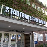 Photo taken at Stadtbad Schöneberg „Hans Rosenthal“ by Sven G. on 7/25/2018