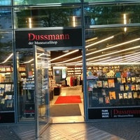 Photo taken at Dussmann der MuseumsShop by Sven G. on 9/9/2018