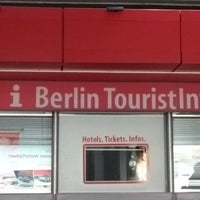 Photo taken at Tourist Information and Berlin Souvenirs by Sven G. on 1/28/2018
