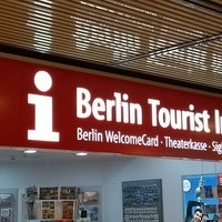 Photo taken at Tourist Information and Berlin Souvenirs by Sven G. on 8/27/2018