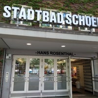 Photo taken at Stadtbad Schöneberg „Hans Rosenthal“ by Sven G. on 7/25/2018