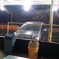 Photo taken at Arema Car wash 24Hour by Joe D. on 12/26/2013